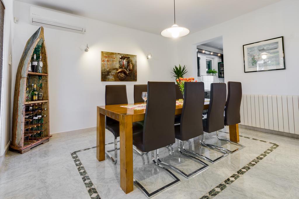 Villa Kuca Za Odmor Kuzmanic Kaštela Exterior foto