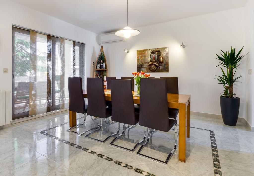 Villa Kuca Za Odmor Kuzmanic Kaštela Exterior foto