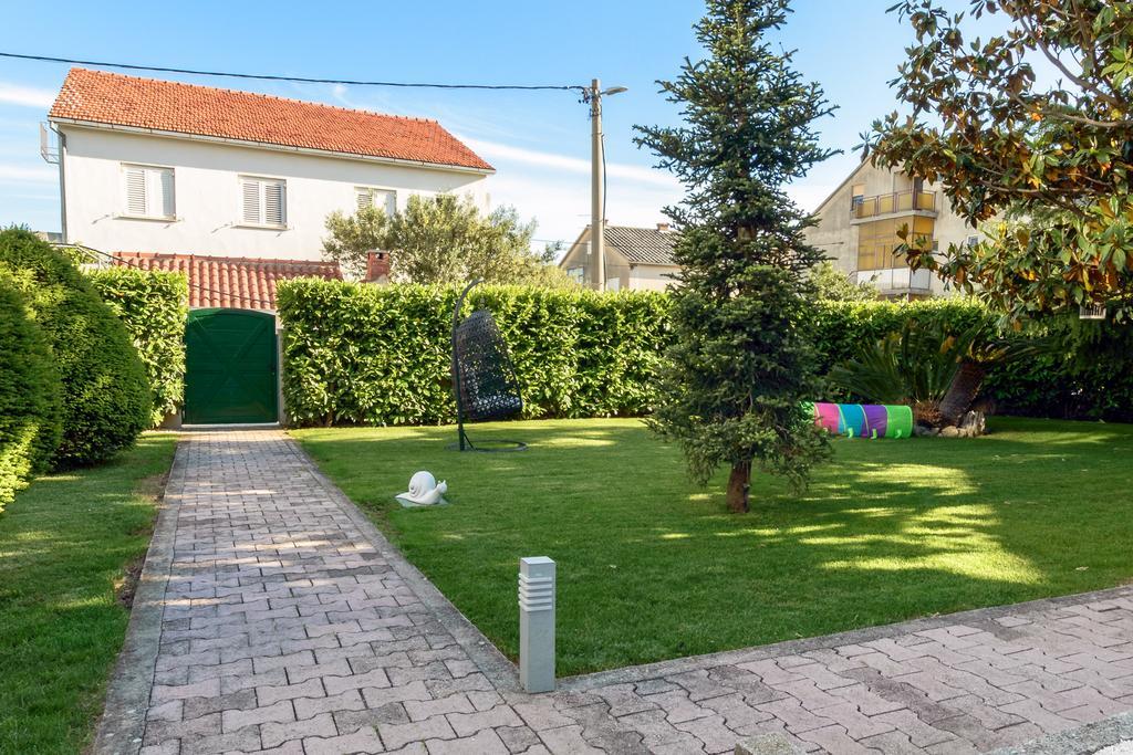Villa Kuca Za Odmor Kuzmanic Kaštela Exterior foto