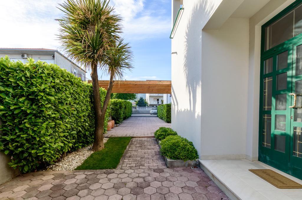 Villa Kuca Za Odmor Kuzmanic Kaštela Exterior foto