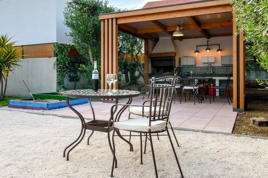 Villa Kuca Za Odmor Kuzmanic Kaštela Exterior foto