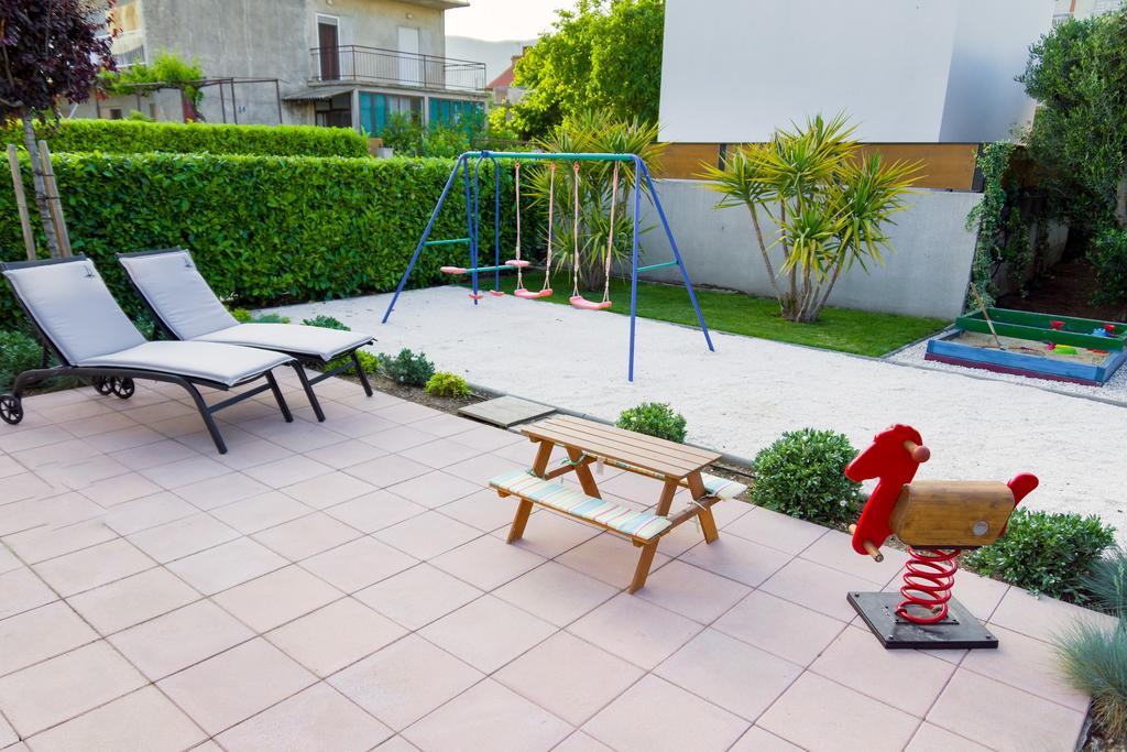 Villa Kuca Za Odmor Kuzmanic Kaštela Exterior foto