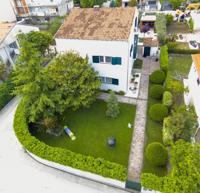 Villa Kuca Za Odmor Kuzmanic Kaštela Exterior foto